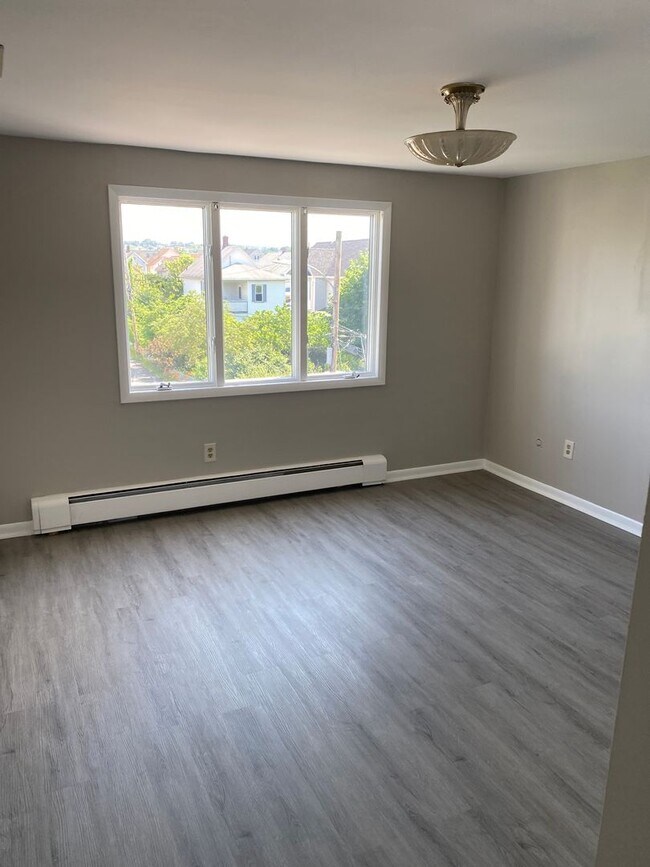 Building Photo - 523 S Webster Ave
