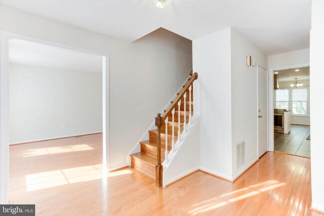 Building Photo - 2100 Robin Way Ct