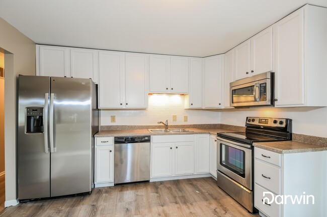 Building Photo - 1570 Bluefield Dr