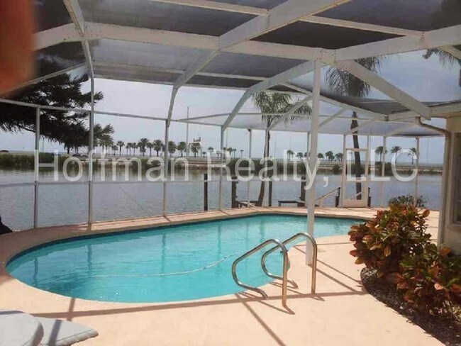 Foto del edificio - 3907 Versailles Dr