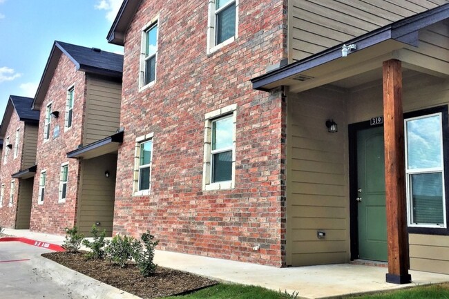 Building Photo - Longhorn Townhomes