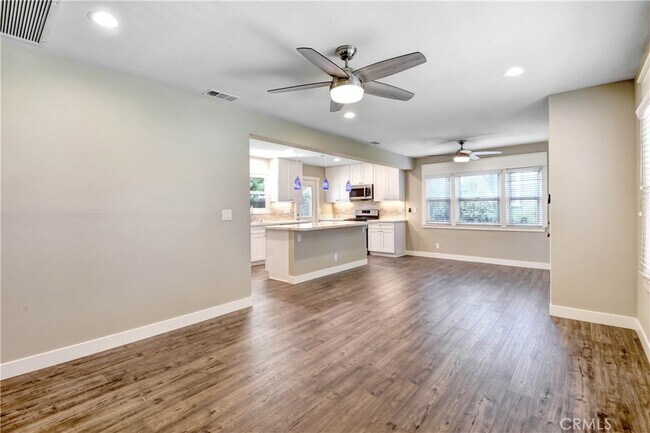 Foto del edificio - 1197 N 5th Ave