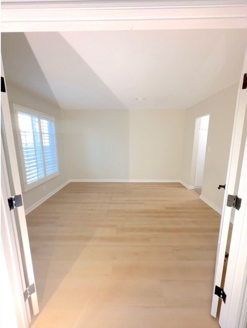 office/ bedroom - 1845 Anaheim Ave