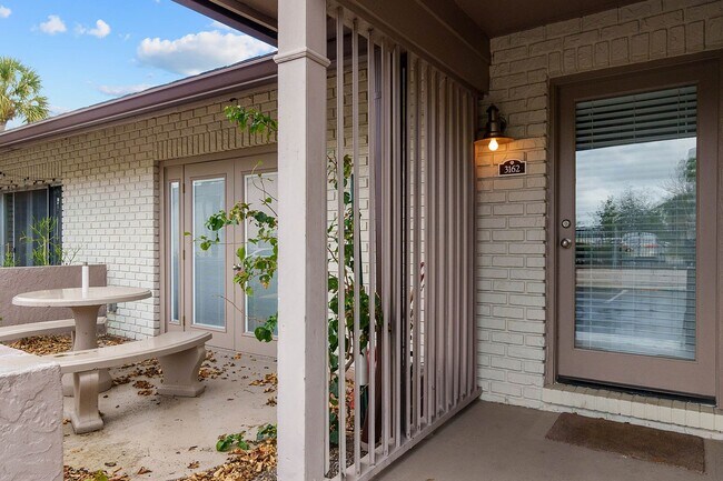 Foto del edificio - Audubon Park 2/2 Corner Unit Villa with La...
