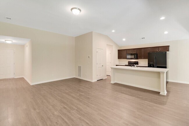 Building Photo - 3 Bedroom Home