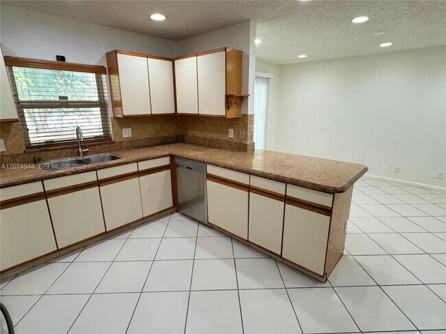 Foto del edificio - 61 SW 34th Ave