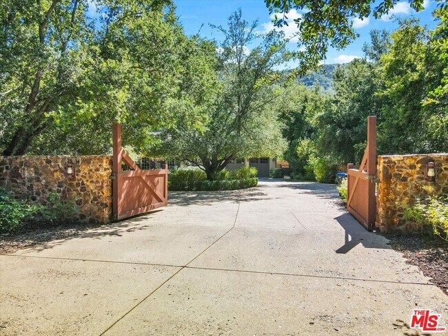 Foto del edificio - 29734 Mulholland Hwy
