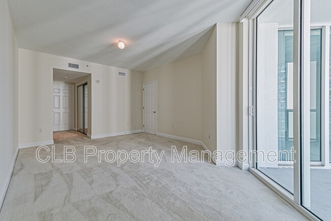 Building Photo - 241 Riverside Dr