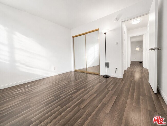 Building Photo - 12014 Kling St