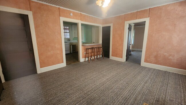 Building Photo - 176 Ramble St