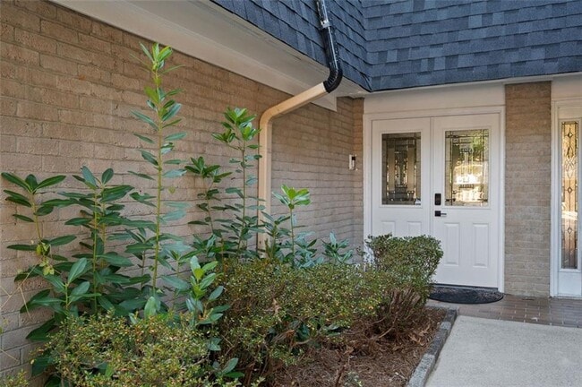 Building Photo - 5120 Chemin De Vie NE