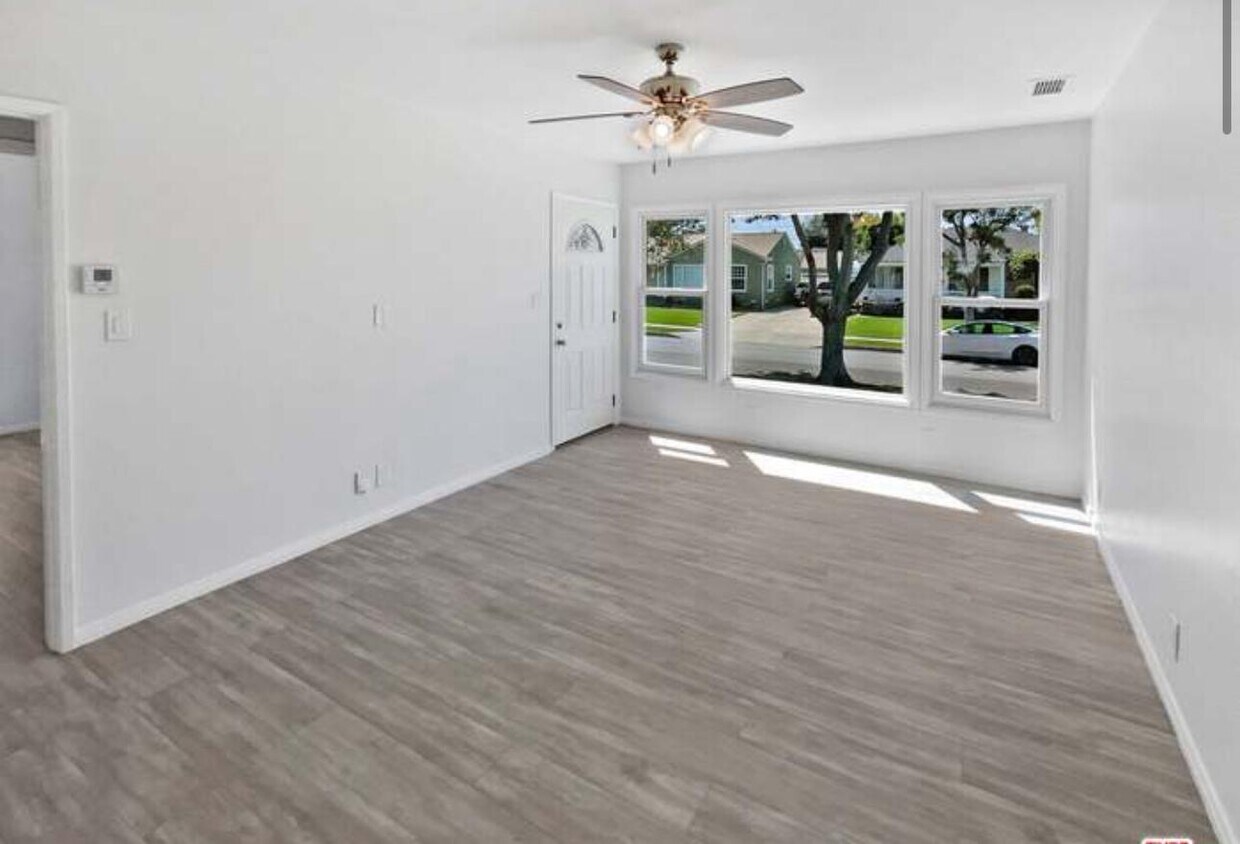 Foto principal - 5728 Hazelbrook Ave