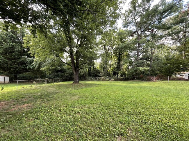 Foto del edificio - 5900 Edgewood Ave