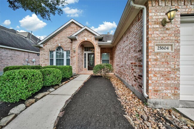 Building Photo - 25604 Southwood Oaks Ct