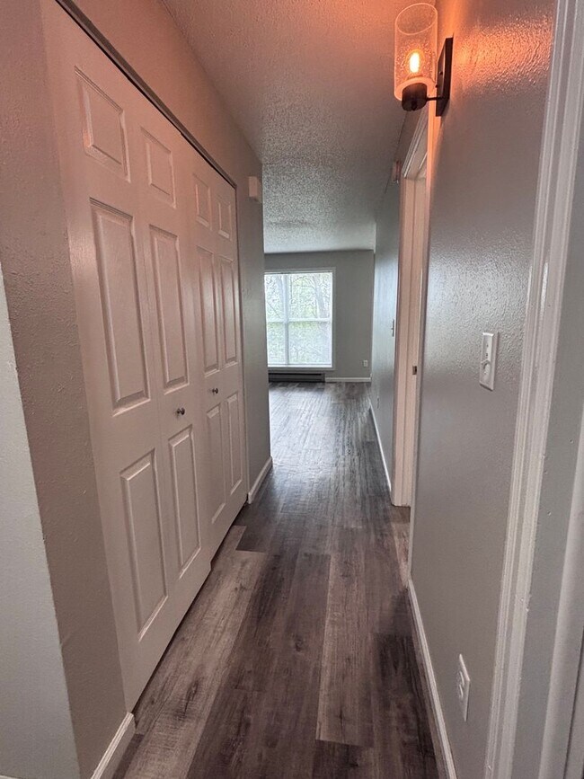 Building Photo - 927 Delmar Ct NW