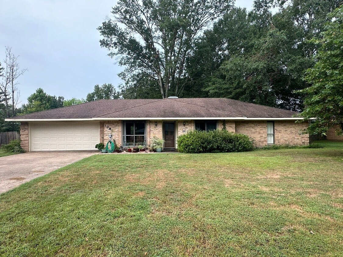 Primary Photo - COMING SOON! Spacious 3-bedroom, 2-bathroo...