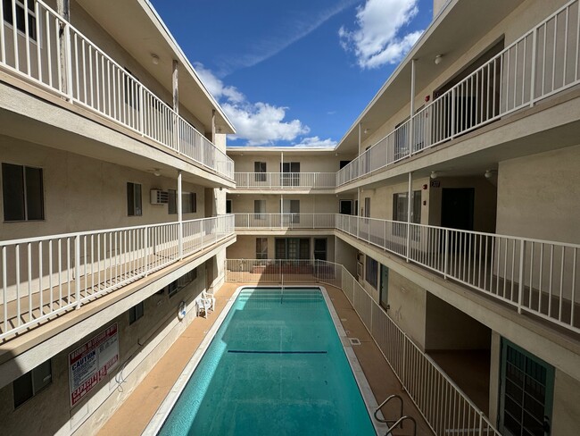 Building Photo - 5320 Zelzah Ave