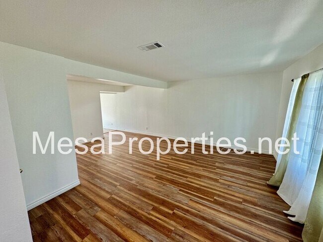 Foto del edificio - 1685 N Mountain Ave