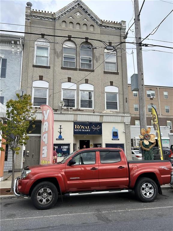 Building Photo - 513 Front St