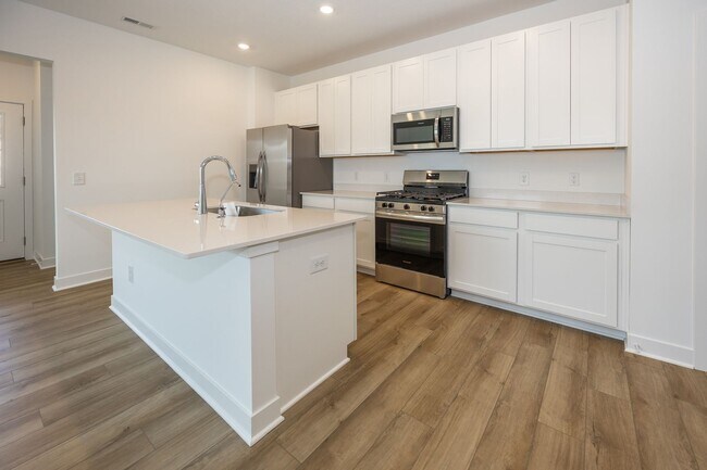 Foto del edificio - 3 bedroom, Two and Half bath townhome in the heart of Westfield