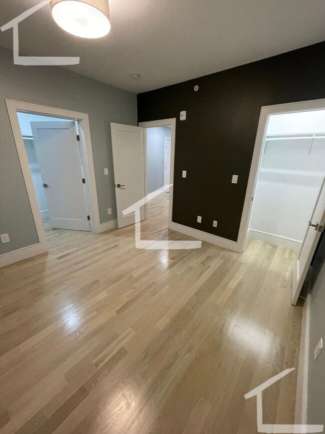 Building Photo - HOT BROOKLINE LISTING!!!!!