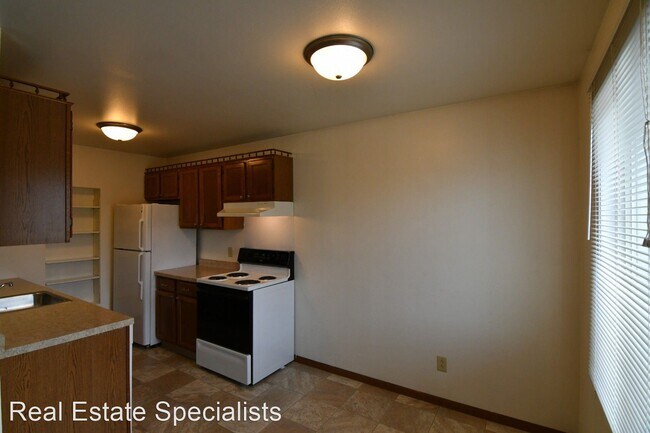 Building Photo - 1110 Hillside Dr