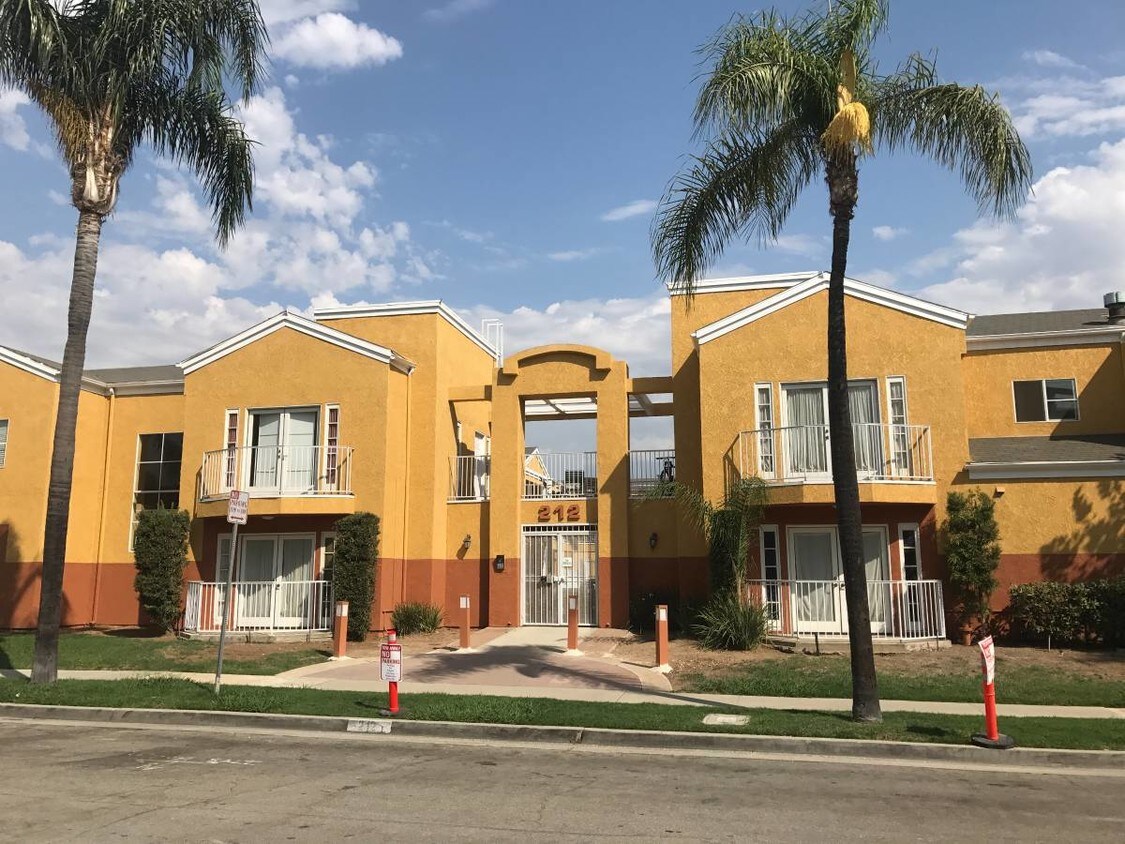 Exterior - 212 S Orange Ave