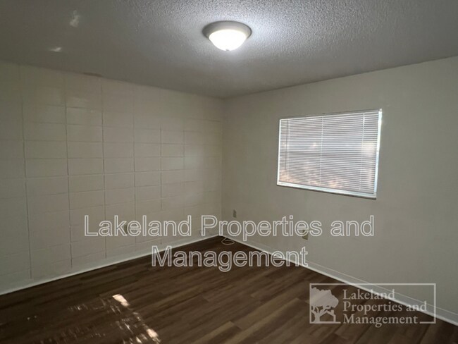 Foto del edificio - 815 W Carole St