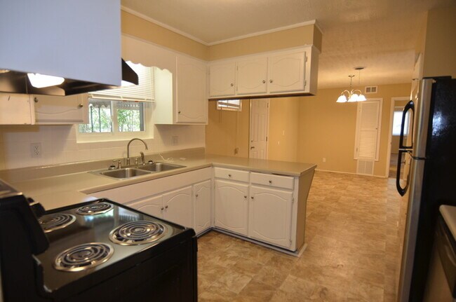 Building Photo - 2615 Nannette Drive