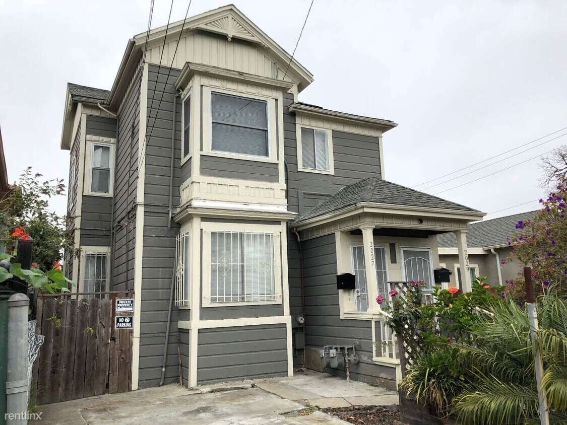 Foto principal - 3 br, 1 bath Duplex - 2027 Myrtle St #2029