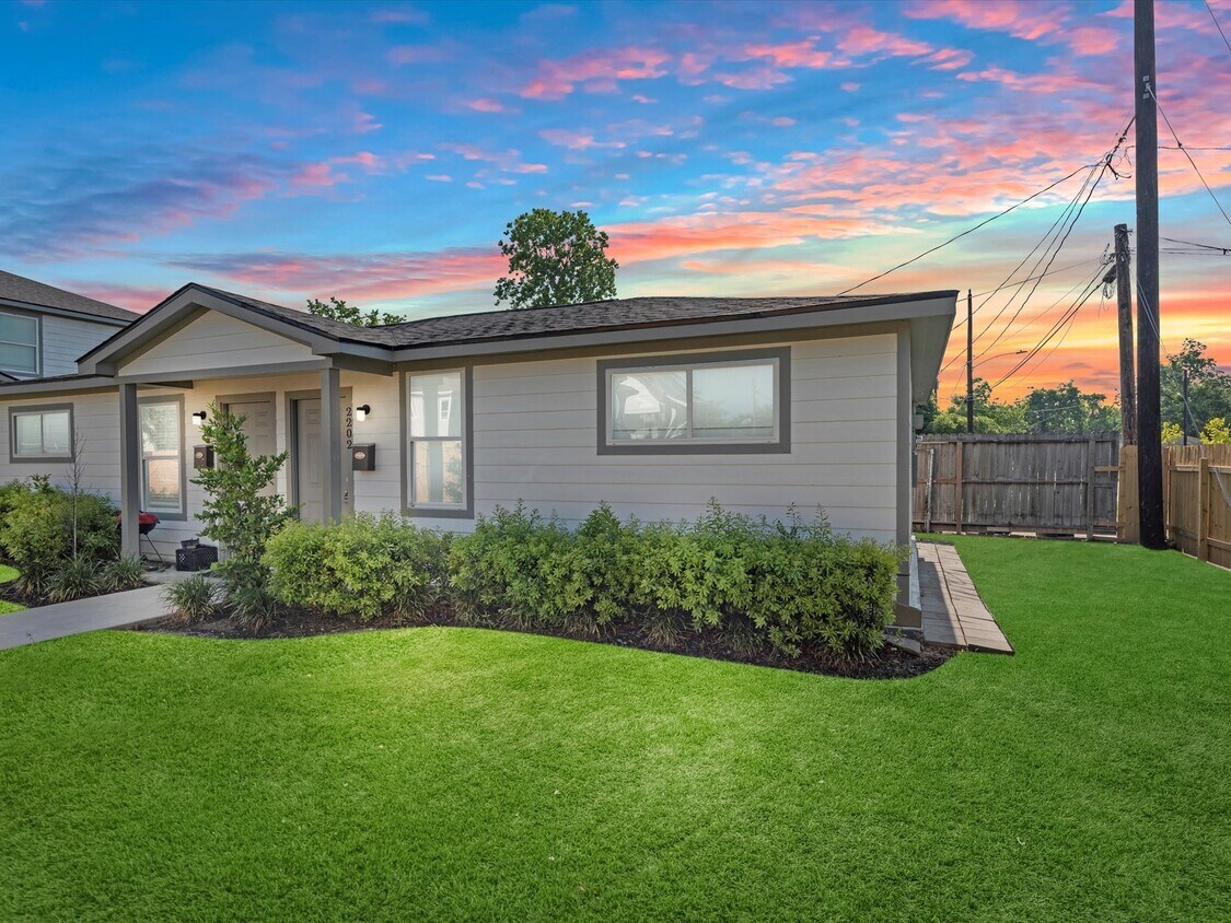 Primary Photo - 2202 Solo St