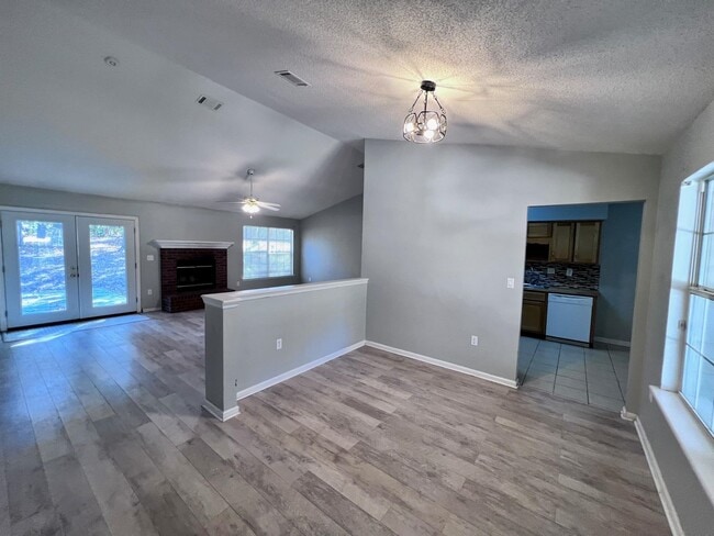 Building Photo - 6311 Thomasville Rd