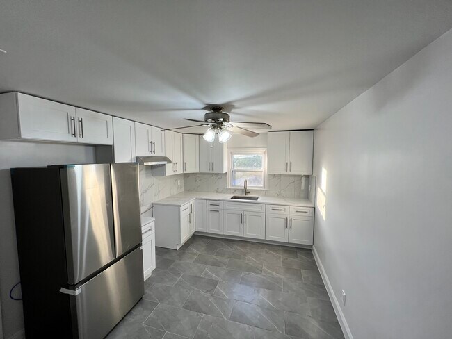 Building Photo - 375 Bernard Plz