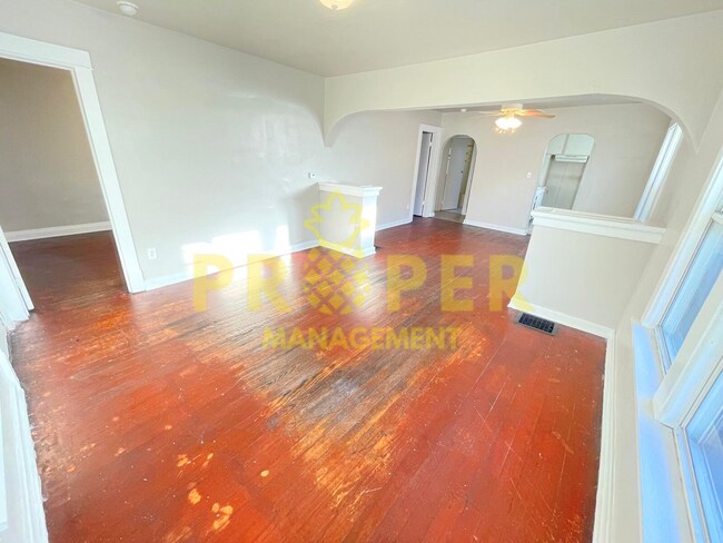 Foto del edificio - Spacious 3-Bedroom, 1-Bath Home with Garag...