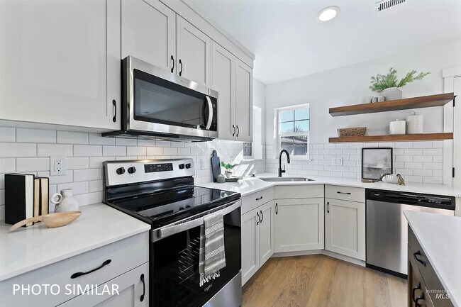Building Photo - 1224 W Ivywild St