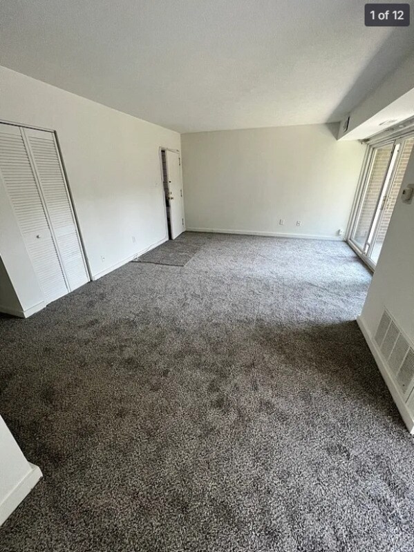 Foto del edificio - 5212 Castlewood Rd