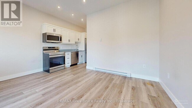 Photo du bâtiment - 39 1st Ave S