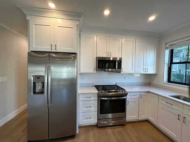 Building Photo - 279 Lamartine St
