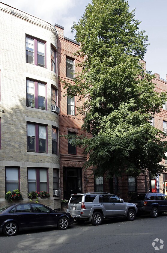 Foto principal - 146 Worcester St
