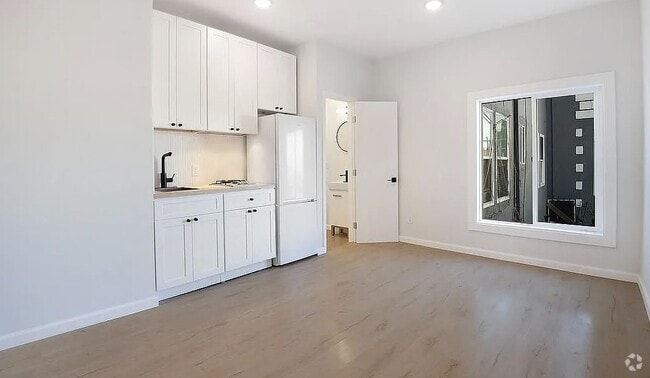 Building Photo - 1520 W 8th St