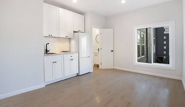 Building Photo - 8th St Apartments