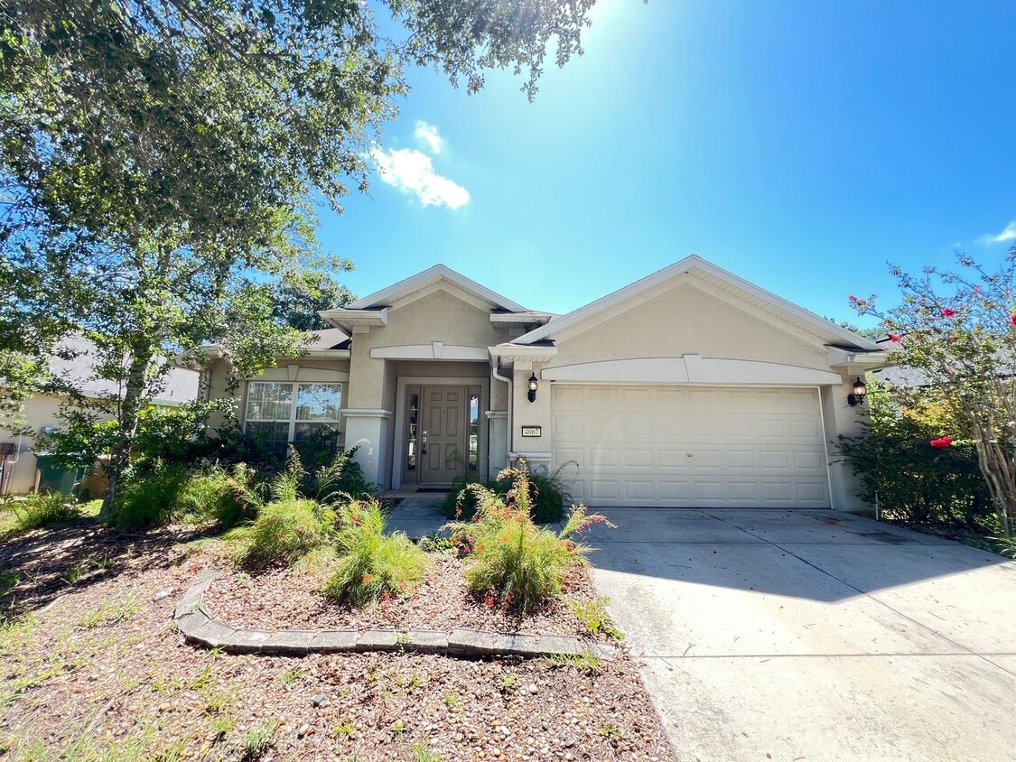Primary Photo - Cozy 4 Bedroom, 2 Bathroom Home in Ocala!!!