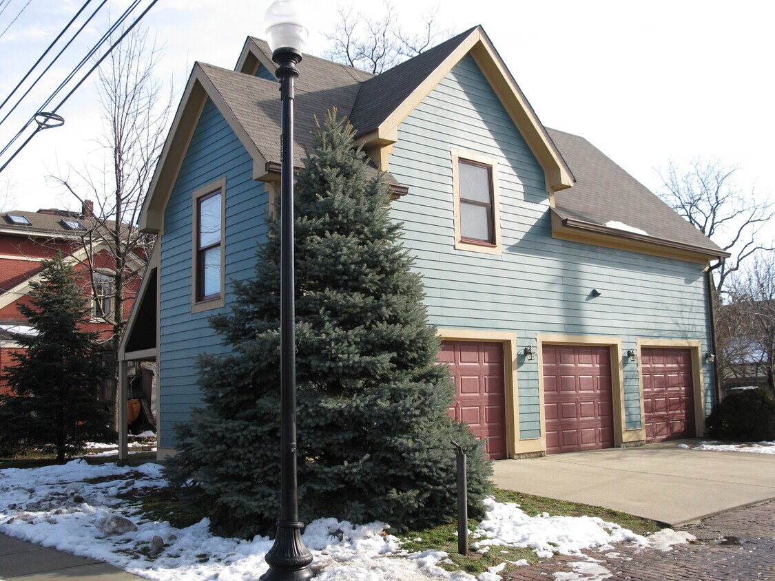 Foto principal - 517 E Saint Clair St
