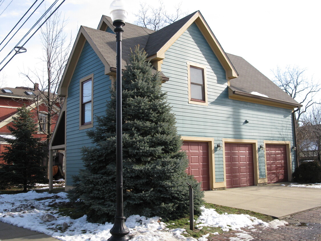 Primary Photo - 517 E Saint Clair St