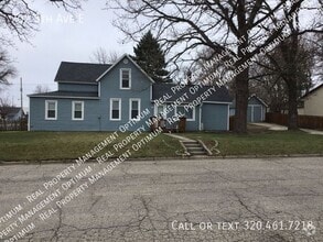 Building Photo - 702 5th Ave E