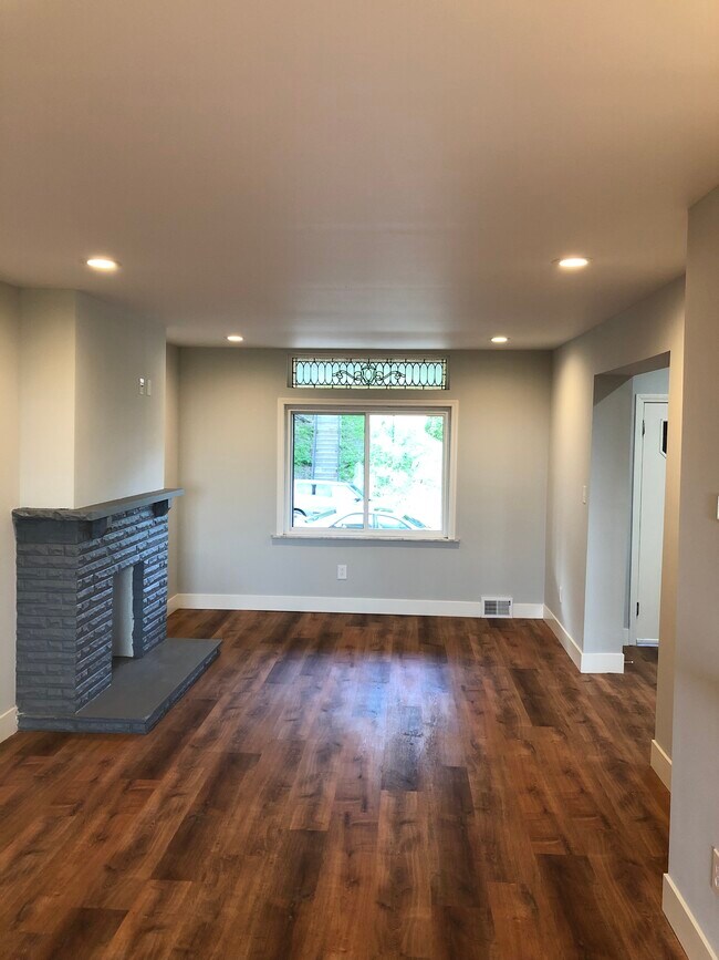 Building Photo - 539 Forest Ave