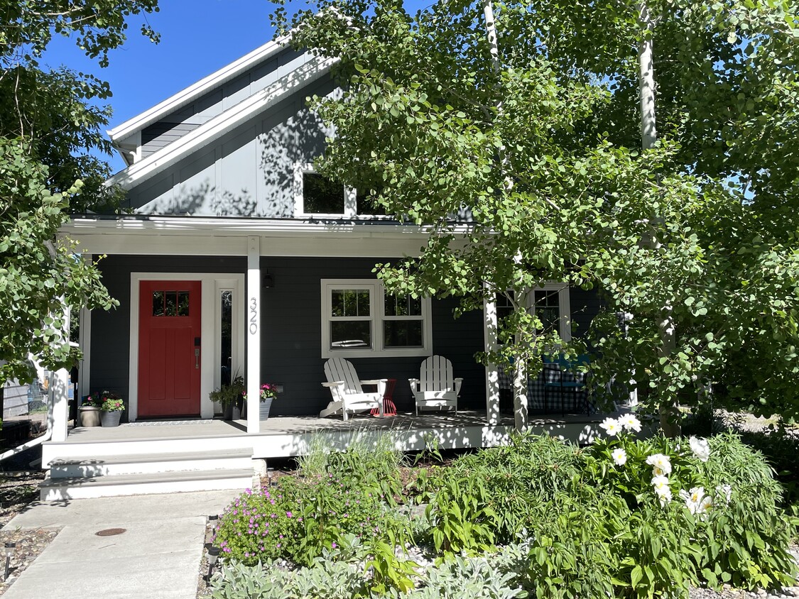 Welcome to Bozeman! Three blocks from Main St. - 320 N Bozeman Ave