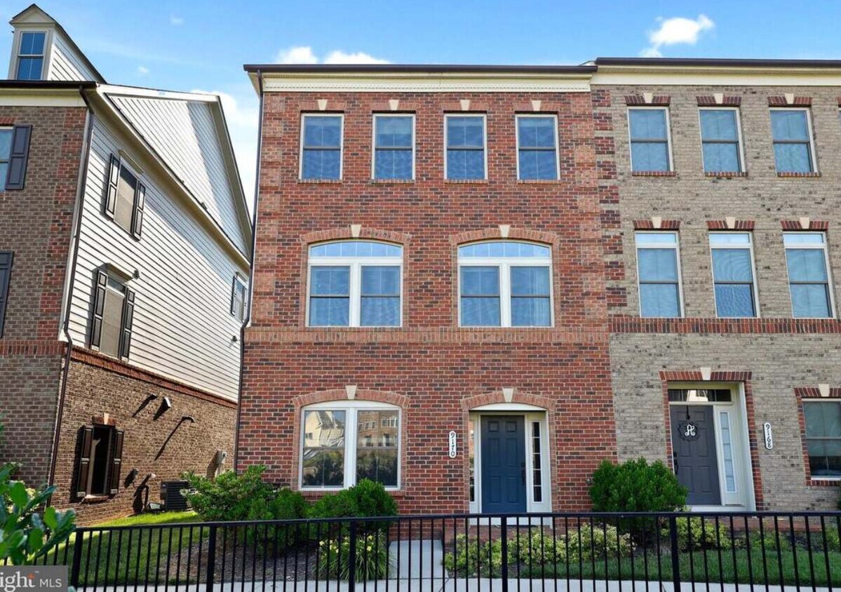 Foto principal - 9170 Kenway Ln