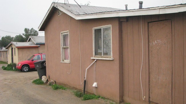 Foto del edificio - 5894 Crest Ave
