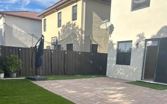 Building Photo - 8660 NW 101st Pl